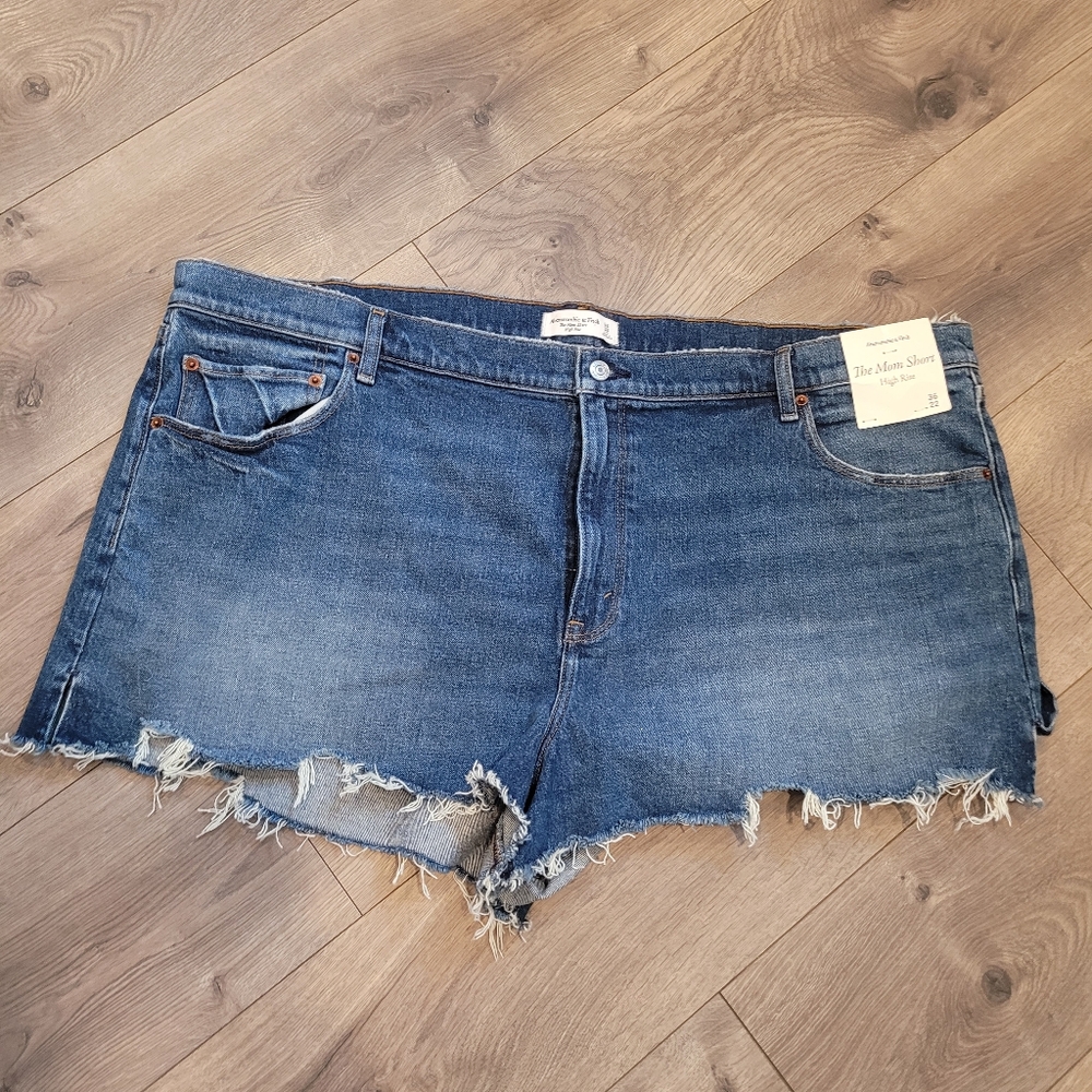 Abercrombie and Fitch Blue Denim High Rise Mom Short 36/22 Distressed Grunge